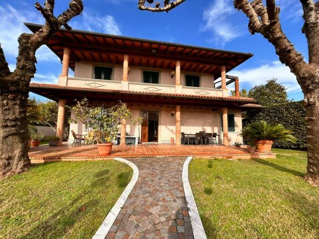 Villa in vendita a Forte dei Marmi 330 mq Rif: 1332995
