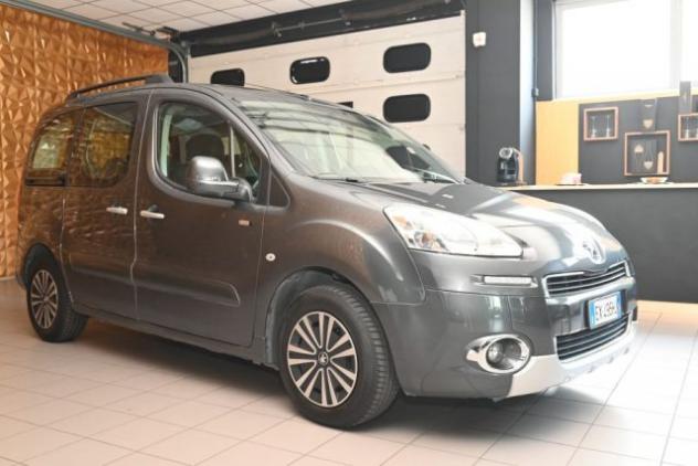 PEUGEOT Partner TEPEE 1.6 HDI 92CV STYLE TETTO ISOFIX 5POSTI NUOVO rif. 23922119 - Foto 2