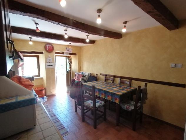 In una frazione del comune di Castell'Azzara, più precisamente a Selvena, dove sono presenti i servizi di prima necessità; , vendiamo appartamento su - Foto 18