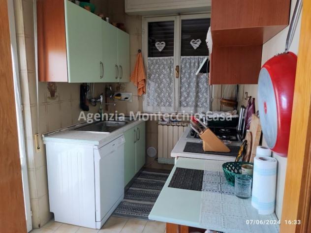 Casa bifamiliare in posizione centrale con ampio scoperto esclusivo, garage e due unità abitative - Foto 11