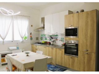 Rif: 1321 - Casa indipendente con terrazzo abitabile in locazione estiva in &hellip;