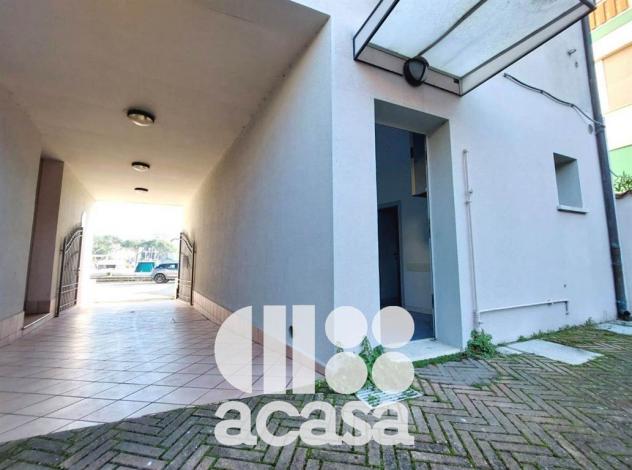 AFFITTASI NEGOZIO/UFFICIO ADIACENTE AL PORTOCANALE - Foto 13