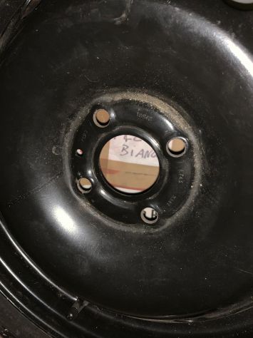 Pneumatico nuovo + kit emergenza auto