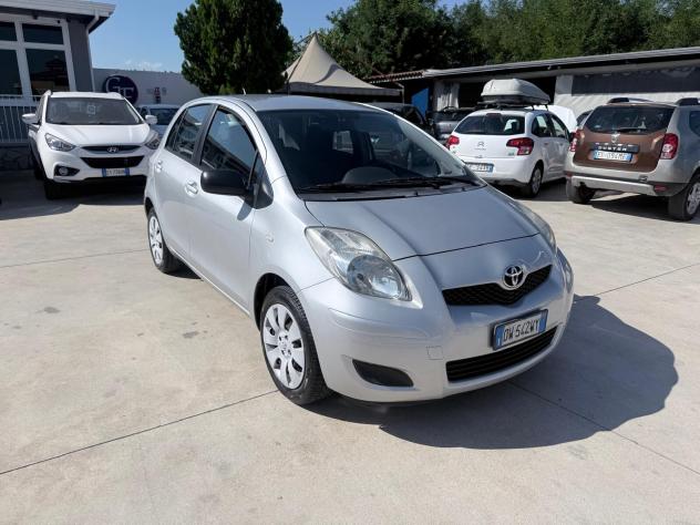 Toyota Yaris 1.0 5 porte Luxury pack - Foto 3