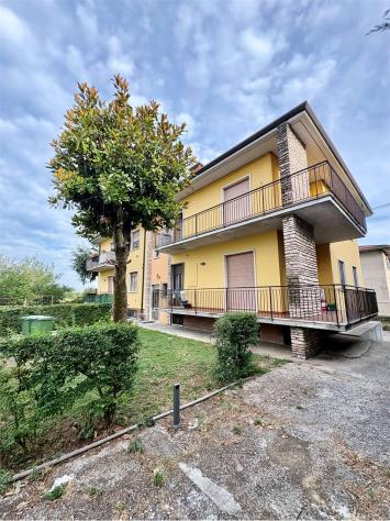 V005490 - AMPIO TRILOCALE CON TERRAZZO ANGOLARE E GARAGE - Foto 2