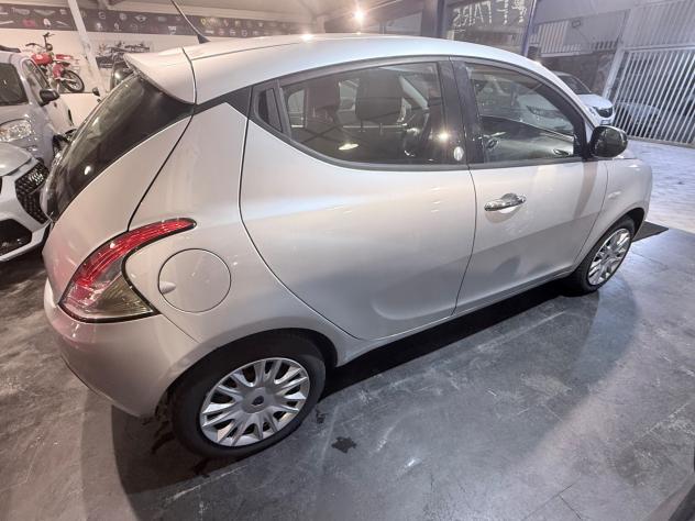 Lancia Ypsilon 1.2 69 CV 5 porte GPL Ecochic Gold - Foto 9