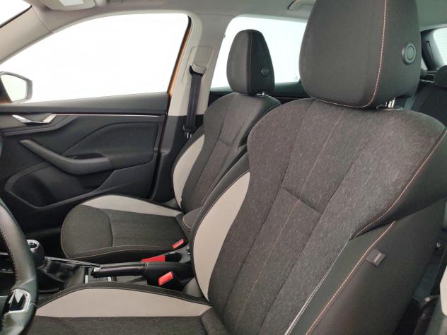 Škoda Kamiq 1.0 TSI 110cv BLACK DOTS - Foto 9