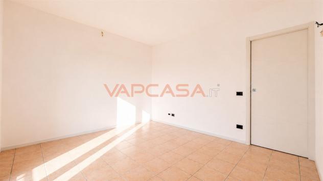 ESCLUSIVO E LUMINOSO TRIOLOCALE CON BOX DOPPIO - Foto 17