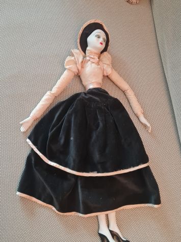 Bambola di porcellana stile boudoir , viso dipinto a mano