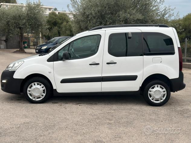 Peugeot Partner 1.6HDi Pianale ribassato Disabili - Foto 8