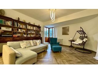 APPARTAMENTO di 6 vani e di 180 mq (FIRENZE) rif. AAJ364