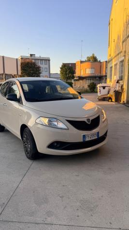 Lancia Ypsilon 1.2 69 CV 5 porte S&S Platinum - Foto 3