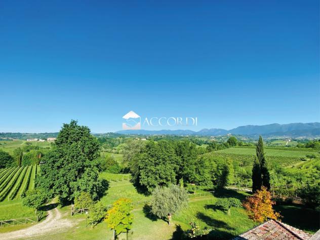 VILLA di 7 vani e di 1600 mq (CONEGLIANO) rif. MM2121