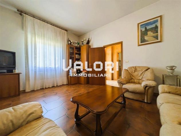 CASA INDIPENDENTE SU 3 LATI CON GIARDINO E CAPANNONE - Foto 10