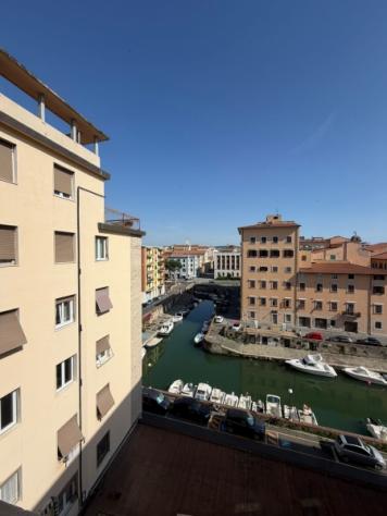VENEZIA : MQ. 120 CON VISTA CARATTERISTICA SUI CANALI
