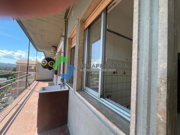 Zona Uncinello a Siena, appartamento con ampio balcone panoramico. - Foto 11