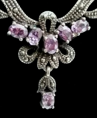 SPETTACOLARE E RAFFINATO COLLIER IN ARGENTO CESELLATO, AMETISTE E MARCASITI. - Foto 3