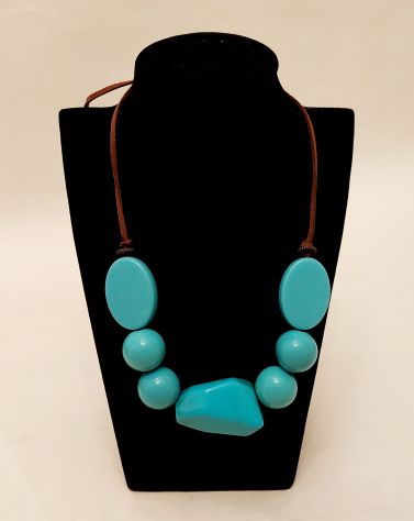 Collana etnica girocollo con cordoncino(a misura variabile ) perle vetrificate