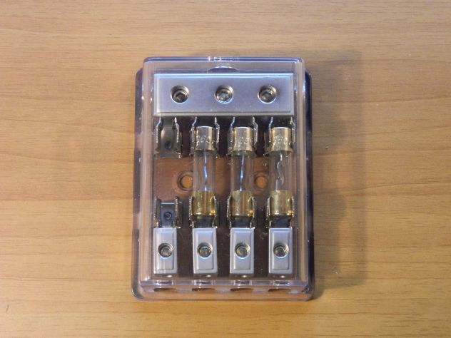 Scatola Portafusibili 4 posti per impianto stereo auto