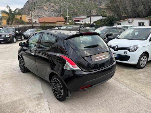 Lancia Ypsilon 1.0 FireFly 5 porte S&S Hybrid Silver - Foto 6