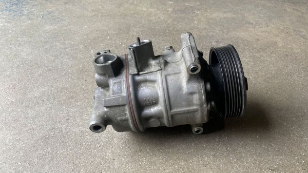 Compressore climatizzatore Volkswagen Golf 7 1.6TDI del 2015 (5Q0820803G) - Foto 3