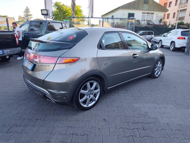 Honda Civic 1.8 i-VTEC 5p. Exclusive impianto GPL - Foto 4