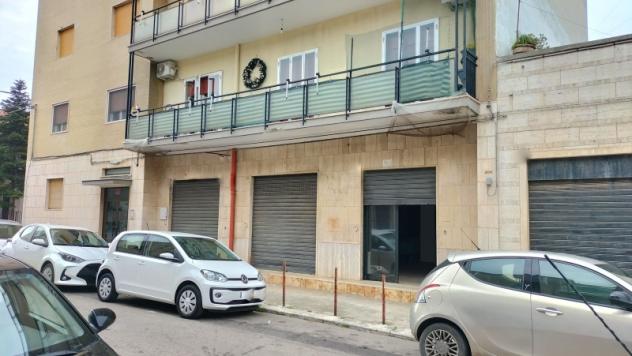 locale commerciale in vendita a Sannicandro di Bari