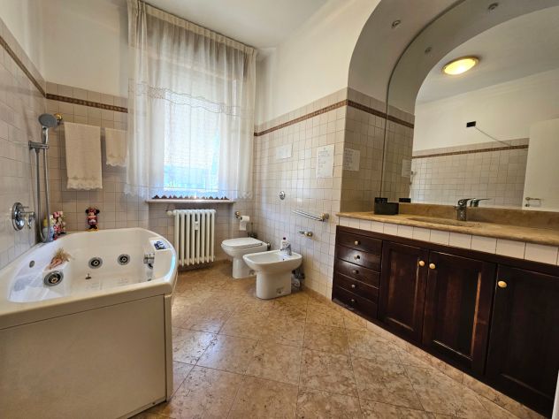Ampio trilocale ristrutturato con cantina - Foto 5