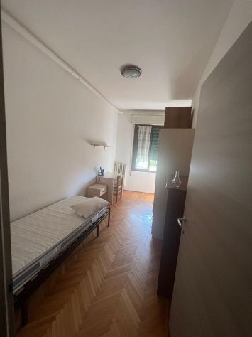 AFFITTASI STANZE PER STUDENTI VIA LIBERI 1 - Foto 3