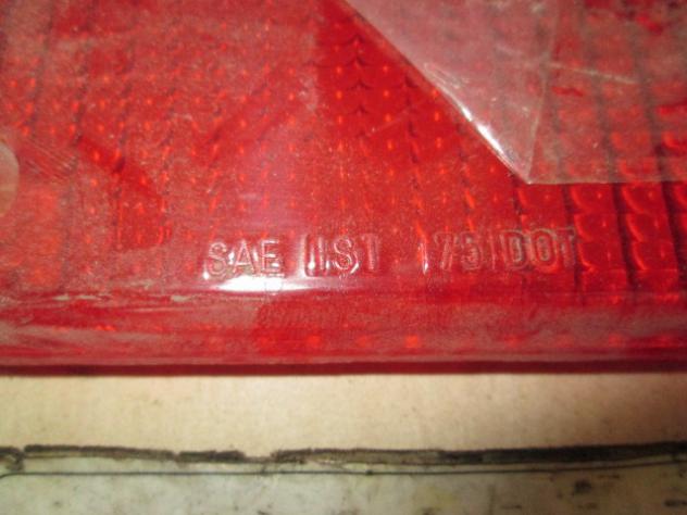 VETRO TRASPARENTE FARO FANALE POSTERIORE DESTRO ALTISSIMO FIAT 128 1.3 3P COUPE' (DAL 1977) RICAMBIO NUOVO - Foto 2