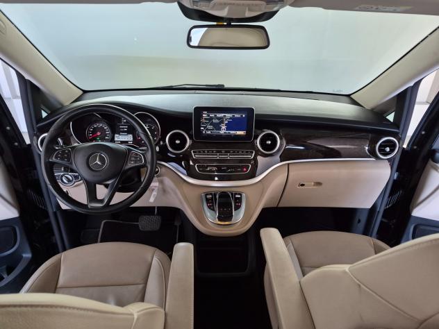 Mercedes-Benz V 220D AUTO PREMIUM BUSINESS LONG LED PELLE NAVI 7 POSTI CLIMA AUTO V. PRIVACY - Foto 2