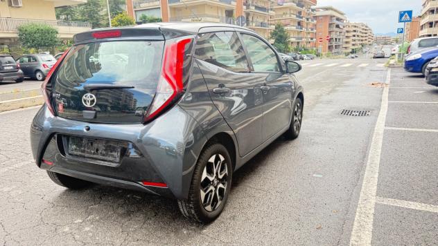 Toyota Aygo 1.0 VVT-i 72 CV 5 porte x-play MMT C.AUTOMATICO LED NAVI KAMERA PDC CERCHI 16 - Foto 6