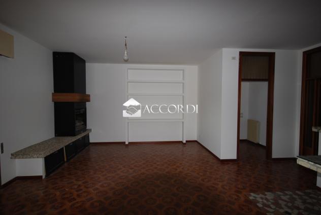 CASA INDIPENDENTE di 8 vani e di 370 mq (SUSEGANA) rif. RB122 - Foto 6