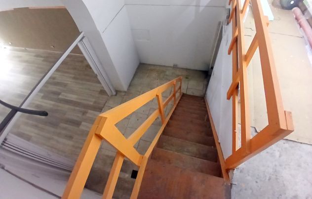 VIA INDIPENDENZA: Fondo commerciale con due ampie vetrine - Foto 9