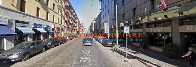 MILANO, VIA RUBENS 14 - VENDESI NEGOZIO 3 VETRINE 105 MQ ca. A REDDITO 8% ca. - Foto 9