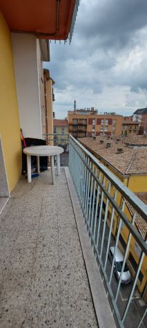 AFFITTASI STANZA CON BALCONE ZONA OSPEDALE - Foto 3