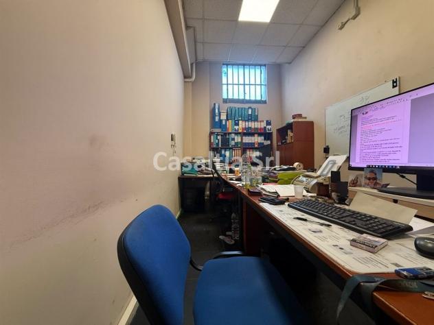 Spazio C3 con accesso furgoni, soppalco e ufficio - Foto 16