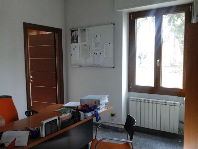 V000037 - AMPIO UFFICIO CON AREA ESTERNA - Foto 9