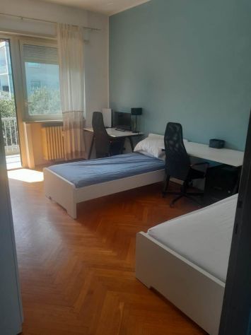 VIA PERGOLESI : 300 euro UTENZE A PARTE