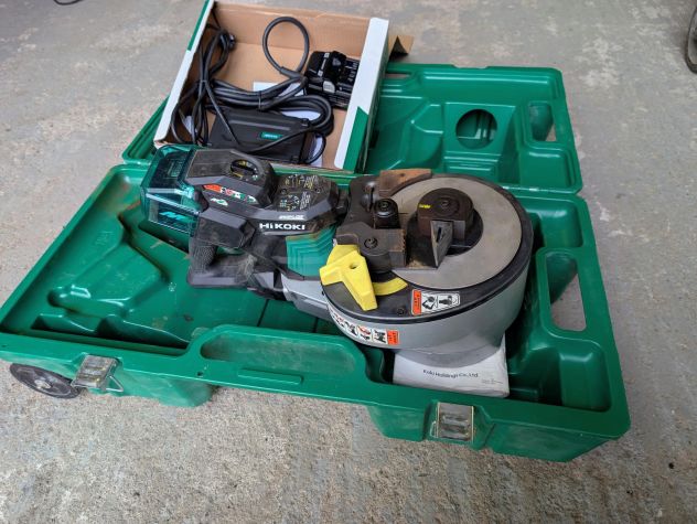 PIEGA FERRO PORTATILE A BATTERIA USATA - Foto 2