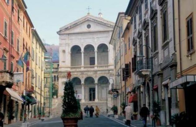Locale comm.le/Fondo in vendita a Massa 38 mq Rif: 1419482