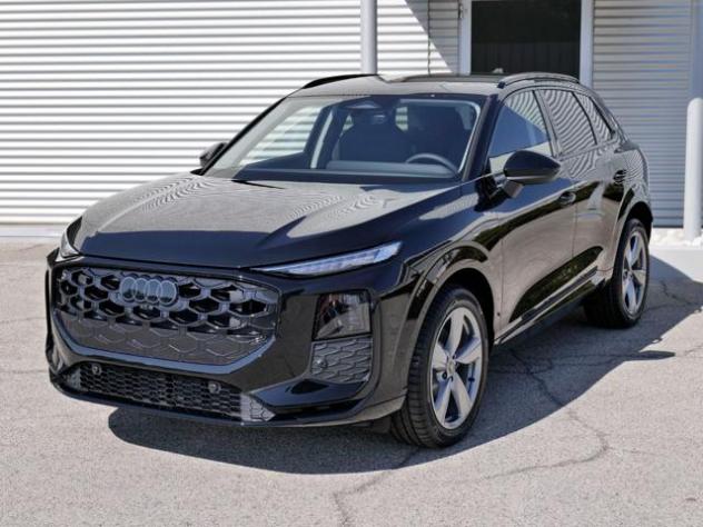 AUDI Q3 NEW 2.0 Tdi 150cv S-tronic S-line edition rif. 24149663