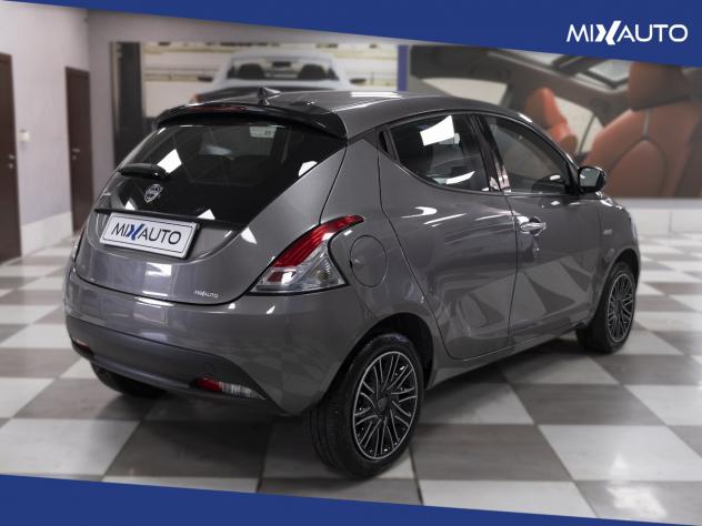 Lancia Ypsilon 1.0 Firefly Hybrid Silver 70CV 5 Porte - Foto 5
