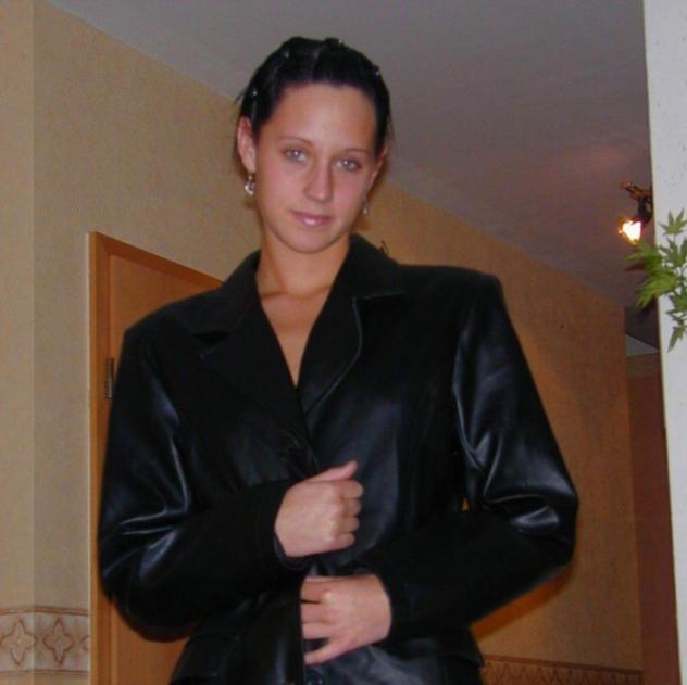 Donna di Sesto San Giovanni, 27 anni.  Fisico Normale Tel: