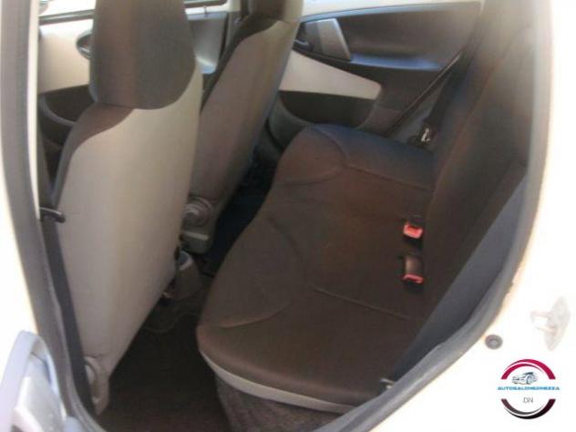 TOYOTA - Aygo - 12V VVT-i 5 porte Now Connect - Foto 7