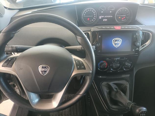 Lancia Ypsilon 1.0 Fire 2023 Hybrid Gold - Foto 6