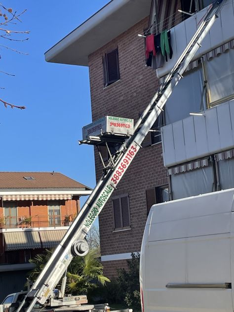 Noleggio autoscale per edilizia e Traslochi Torino - Foto 4
