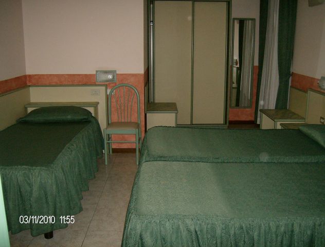 Arredo camere in ottime condizioni - Foto 7