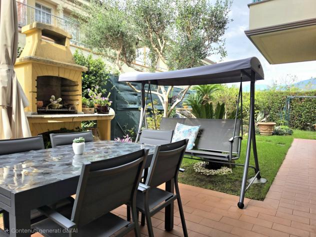 MARINA DI MASSA: appartamento al piano terra con ampio giardino, vicino al mare e a tutti i servizi. L'immobile è composto di soggiorno con angolo cot - Foto 20