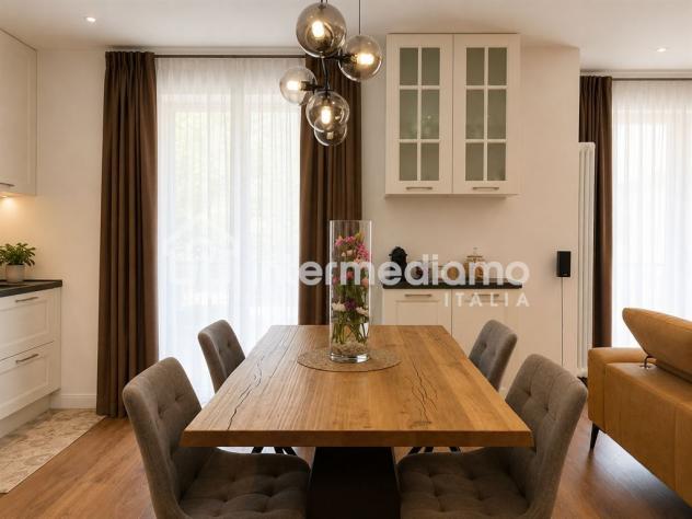 ELEGANTE QUADRILOCALE COMPLETAMENTE RISTRUTTURATO CON TERRAZZO - Foto 4